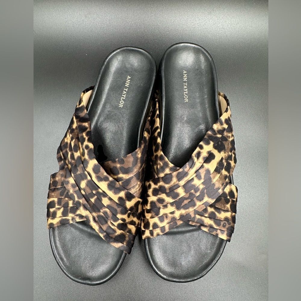 Ann Taylor comfortable and fashionable leopard print criss cross slides size 7M - Picture 8 of 12